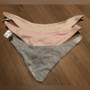 5/$15 • 🪻 3pk Honey Bunny Bibs